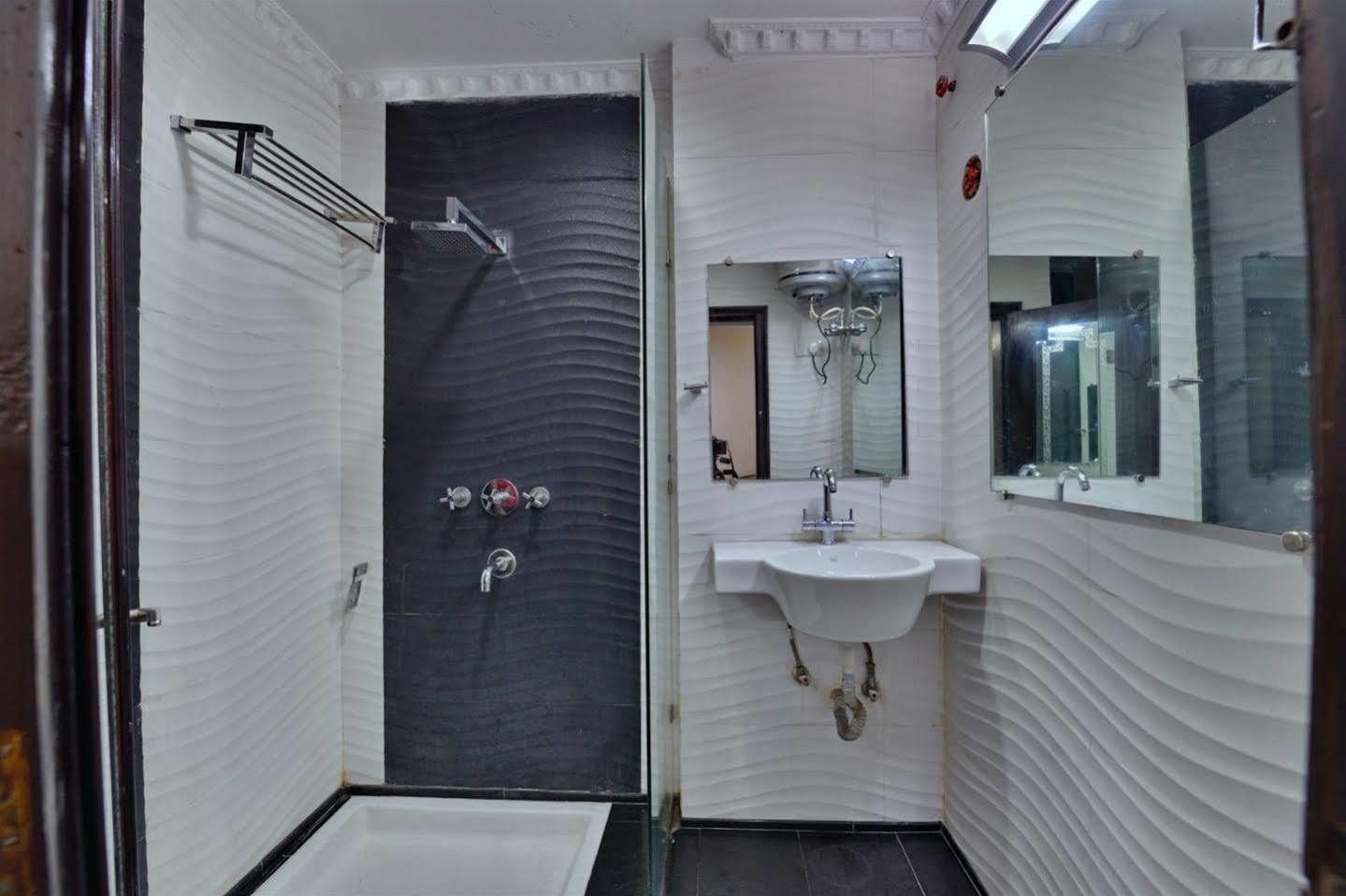 Rāipur Hotel Kanishka מראה חיצוני תמונה