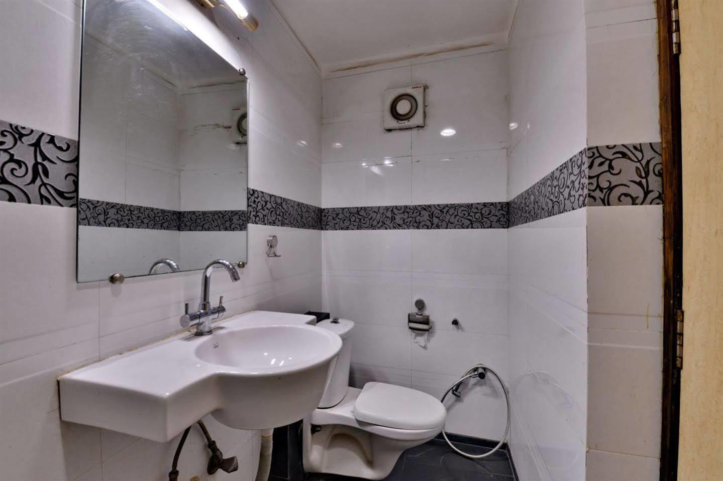 Rāipur Hotel Kanishka מראה חיצוני תמונה